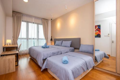 Postel nebo postele na pokoji v ubytování Cozy 1BR Home 6min to Legoland Free Parking