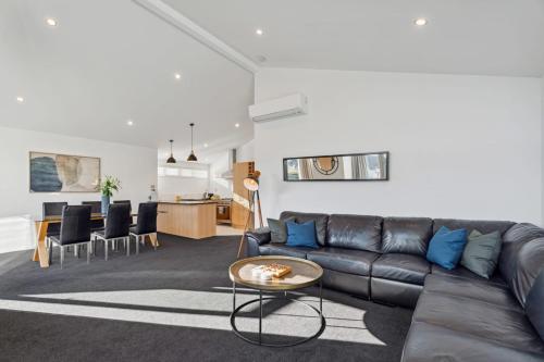 Χώρος καθιστικού στο Treble Cone Views - 2 Bedroom