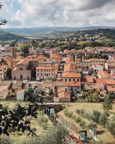 a view of a town with houses and buildings at Cavour 21 Apartment in Certaldo