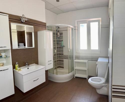 Koupelna v ubytování Golden X Cross