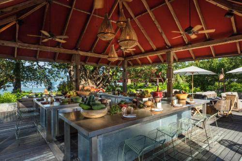 Сад в Rosewood Phuket