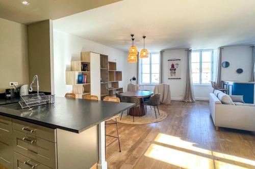 Photo de la galerie de l'établissement Appartement rénové sur le port de Saint Martin de Ré, à Saint-Martin-de-Ré