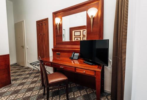 Hotel Golden Lambにあるテレビまたはエンターテインメントセンター