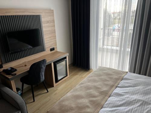 TV a/nebo společenská místnost v ubytování Konfor Hotel
