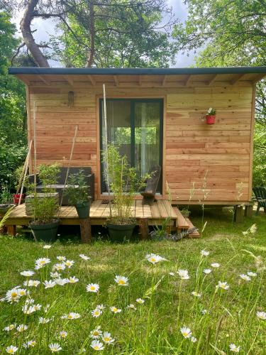 Ti'Nid, cabane chaleureuse plongée dans la nature