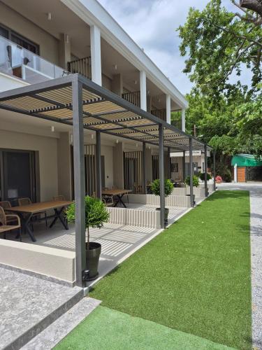 Φωτογραφία από το άλμπουμ του Olympus Suites στην Παραλία Παντελεήμονος