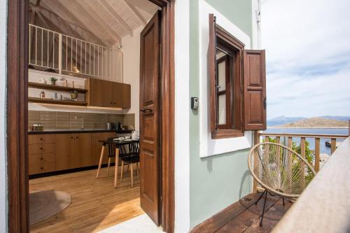 Port Elegance Residence - Halkiにあるバルコニーまたはテラス