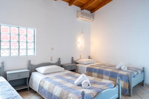 Postel nebo postele na pokoji v ubytování Kavos Panorama Complex