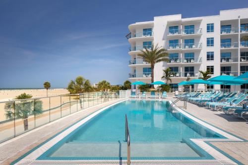 Bazén v ubytování Treasure Island Beach Resort nebo v jeho okolí