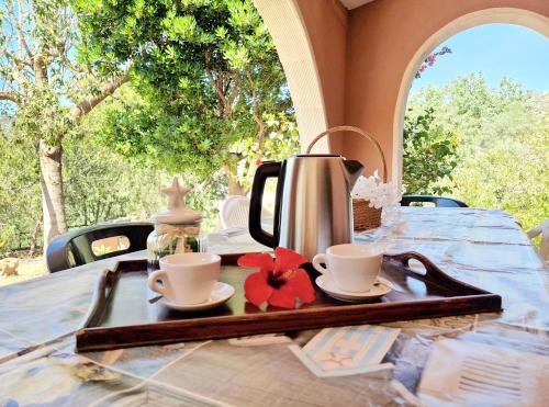 a tray with cups and cups on a table at Villa Rosa Bestvacationever in Torre delle Stelle