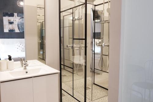 a bathroom with a sink and a glass shower at Numi B&B in Rome