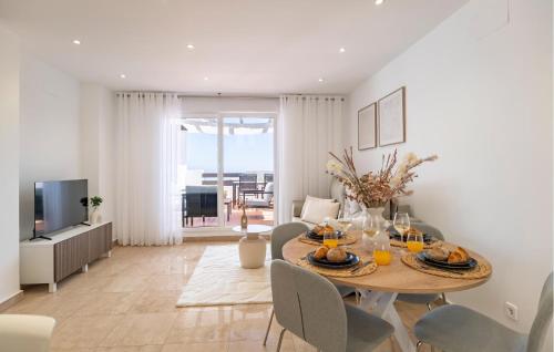 Posedenie v ubytovaní 2 Bedroom Stunning Apartment In Manilva