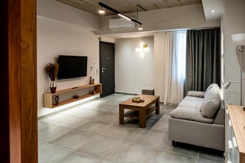 Wooden Style Apartment Piraeus Ferry Access Stay