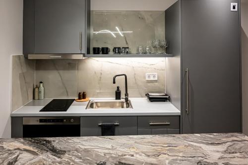 Wooden Style Apartment Piraeus Ferry Access Stay