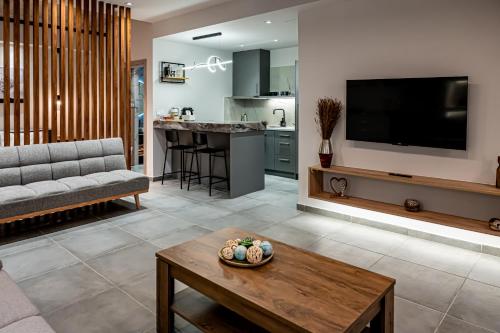Wooden Style Apartment Piraeus Ferry Access Stay