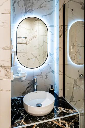 Wooden Style Apartment Piraeus Ferry Access Stay