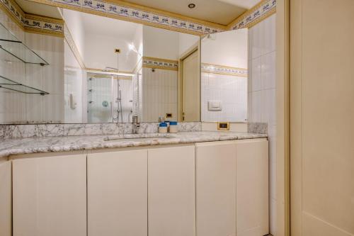 Bilik mandi di Palmanova sixty-seven with terrace