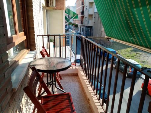 Balkoni atau teres di Charmant appartement Almoradi