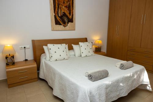 A bed or beds in a room at Dalt Vila Salou
