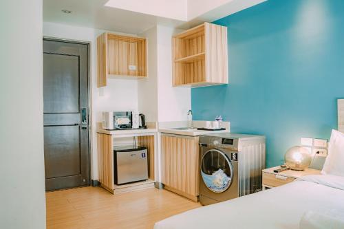 Dapur atau dapur kecil di I Suites Hotel Malate