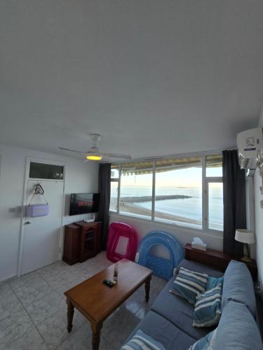 Ruang duduk di New! Gibraltar Beachfront Apartment, Sleeps 3