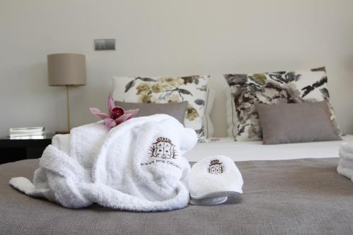 two towels are sitting on top of a bed at Solar Dos Cáceres in Fornos de Algodres