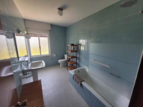 a bathroom with a tub and a sink and a toilet at Tu escapada soñada entre el mar y la montaña! in La Isla