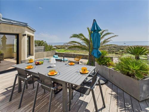 Les pieds dans l'eau pour 6 à Larvor