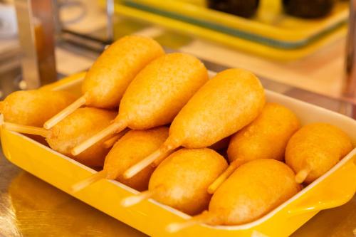 ホテルの敷地内または近くでの食事または食べ物