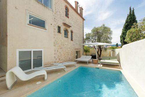 Immogroom - Luxury Villa with Swimming Pool in City Center
