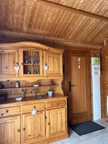 Kuchyň nebo kuchyňský kout v ubytování Chalet le repos des jumeaux