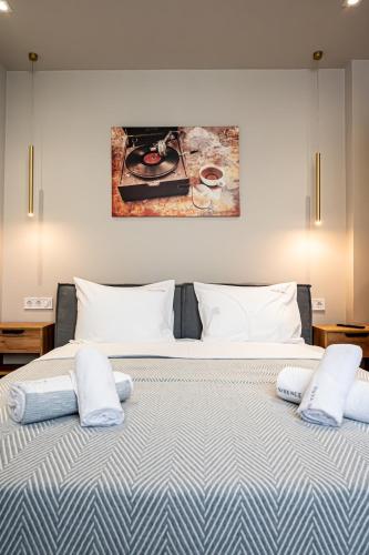Vintage Road Apartment near Piraeus Ferry Port Area