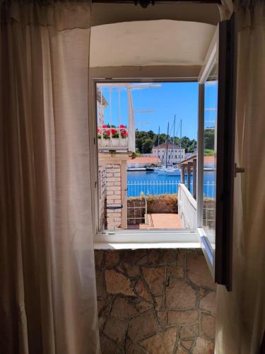 Apartment with quiet yard and garden