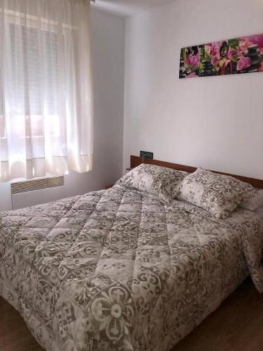a bedroom with a bed and a window at Araco 1E by CONFORTSKY in Pas de la Casa