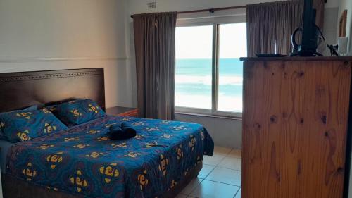 Postel nebo postele na pokoji v ubytování Umkomaas Lodge