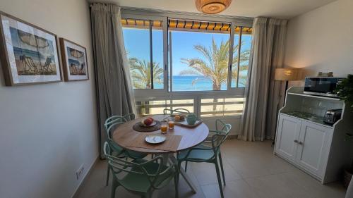 Estudio moderno Frente a Playa Muchavista con piscina By Turihome