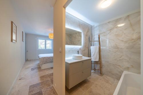 Two Bedroom Appartment - Cannes photo 16