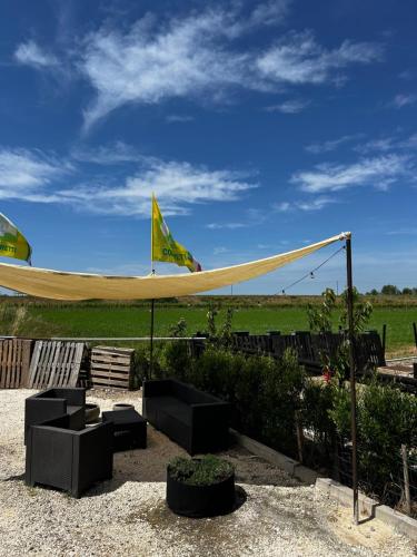 Taman di luar Agri Campeggio La Passeggiata solo posti campeggio camper roulotte tende