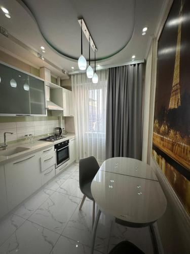 Kuchyň nebo kuchyňský kout v ubytování Frunze Apartment