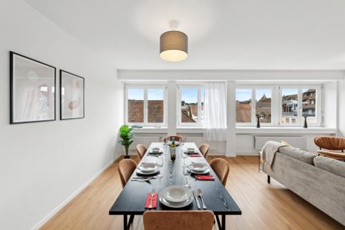 a living room with a table and a couch at The R Apartment Hagen in Schaffhausen