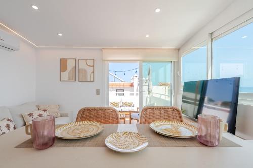 Sandora Pearl - Sea View Penthouse with Jacuzzi, Steps from the Beach & Old Town