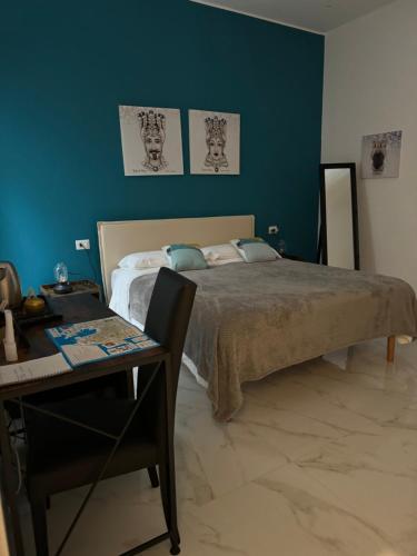 Postel nebo postele na pokoji v ubytování GUENDALINA SWEET HOME - LA CASETTA Di GUENDALINA