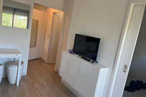 1 bedroom apartment with balcony near the beach