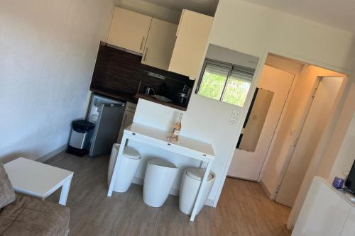 1 bedroom apartment with balcony near the beach