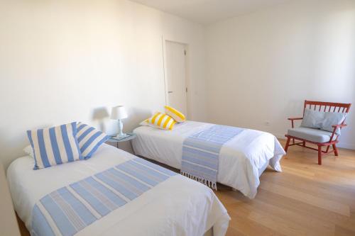 Modern 2BR Apt w- Pool & Balcony, Steps To Ria Formosa