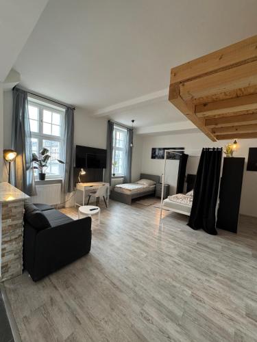a living room with a couch and a table at Viersen Schöne Apartments am Dülkener Bahnhof Vi01 bis Vi09 in Viersen