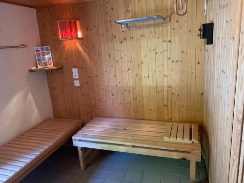 a sauna with a wooden bench in a room at Ca da Viola in Cavagnago