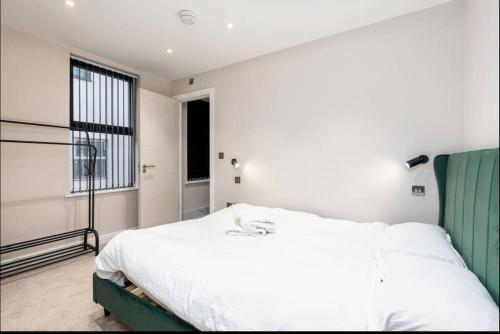 Voodi või voodid majutusasutuse The Executive Retreat 3Bed2Bath 55inch TV Central Leeds toas