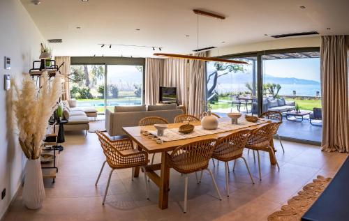 a dining room with a table and chairs at Scalma Villas in Skaloma