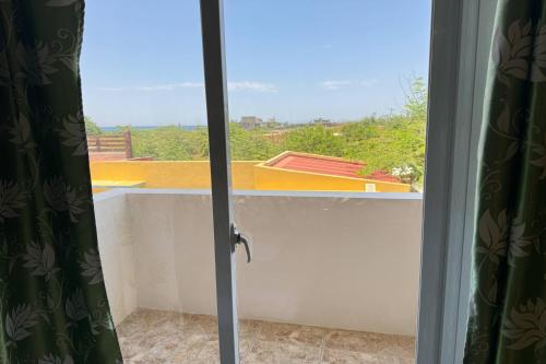 Balkón nebo terasa v ubytování OveMar Resort Hotel near Vigan